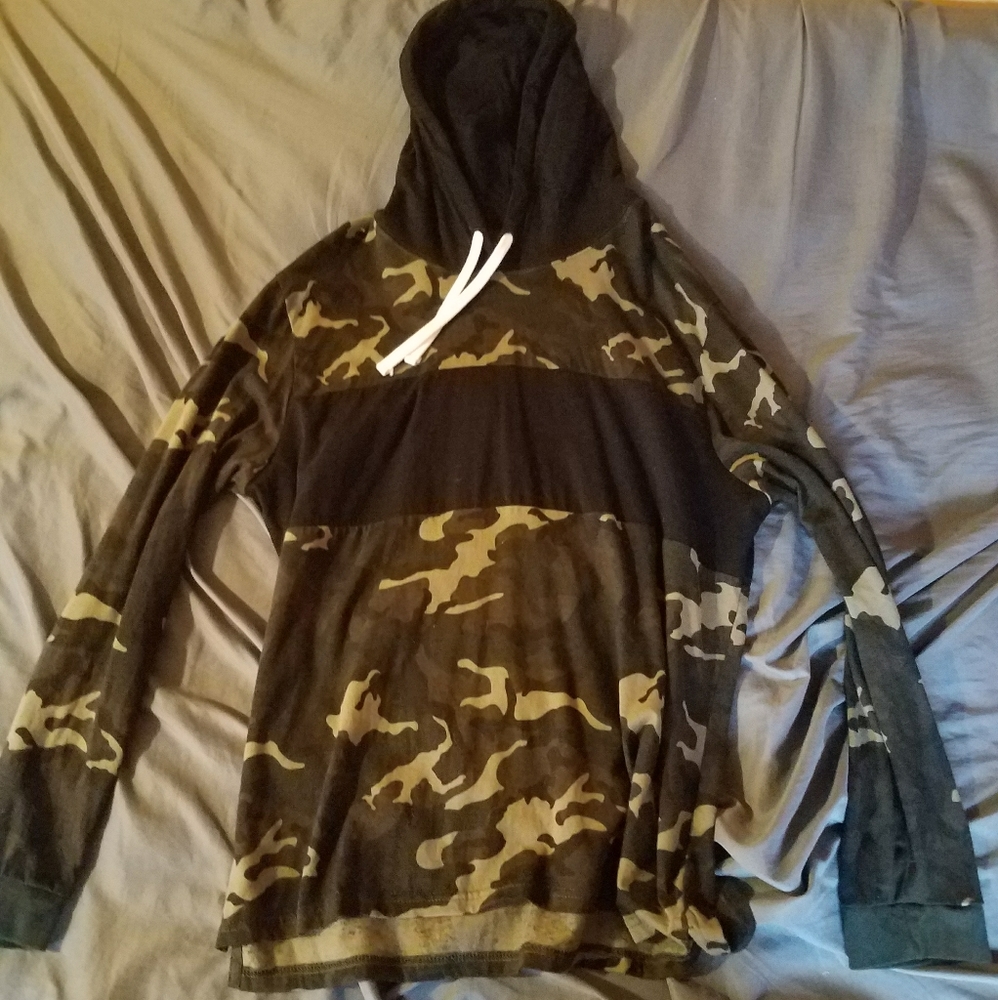 Camo Arizona Jean Co light sweatshirt